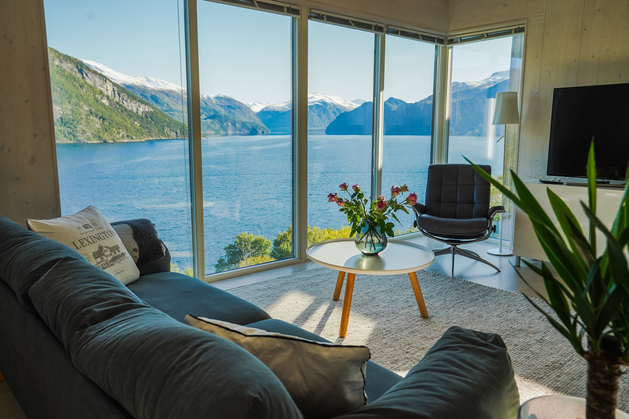 Fjord View Apartment i Stranda med utsikt mot fjord och fjäll