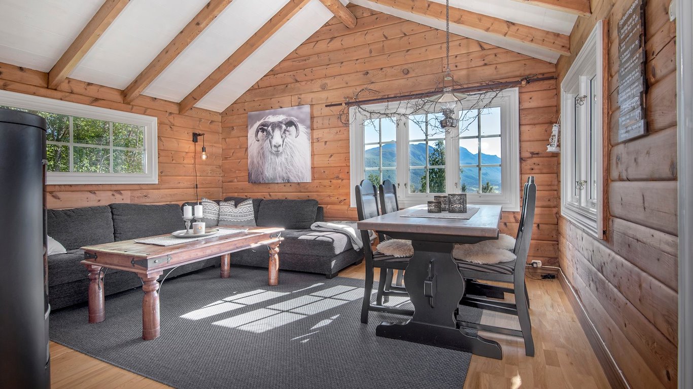 Økslevegen 2 med terrasse og flott beliggenhet på Strandafjellet